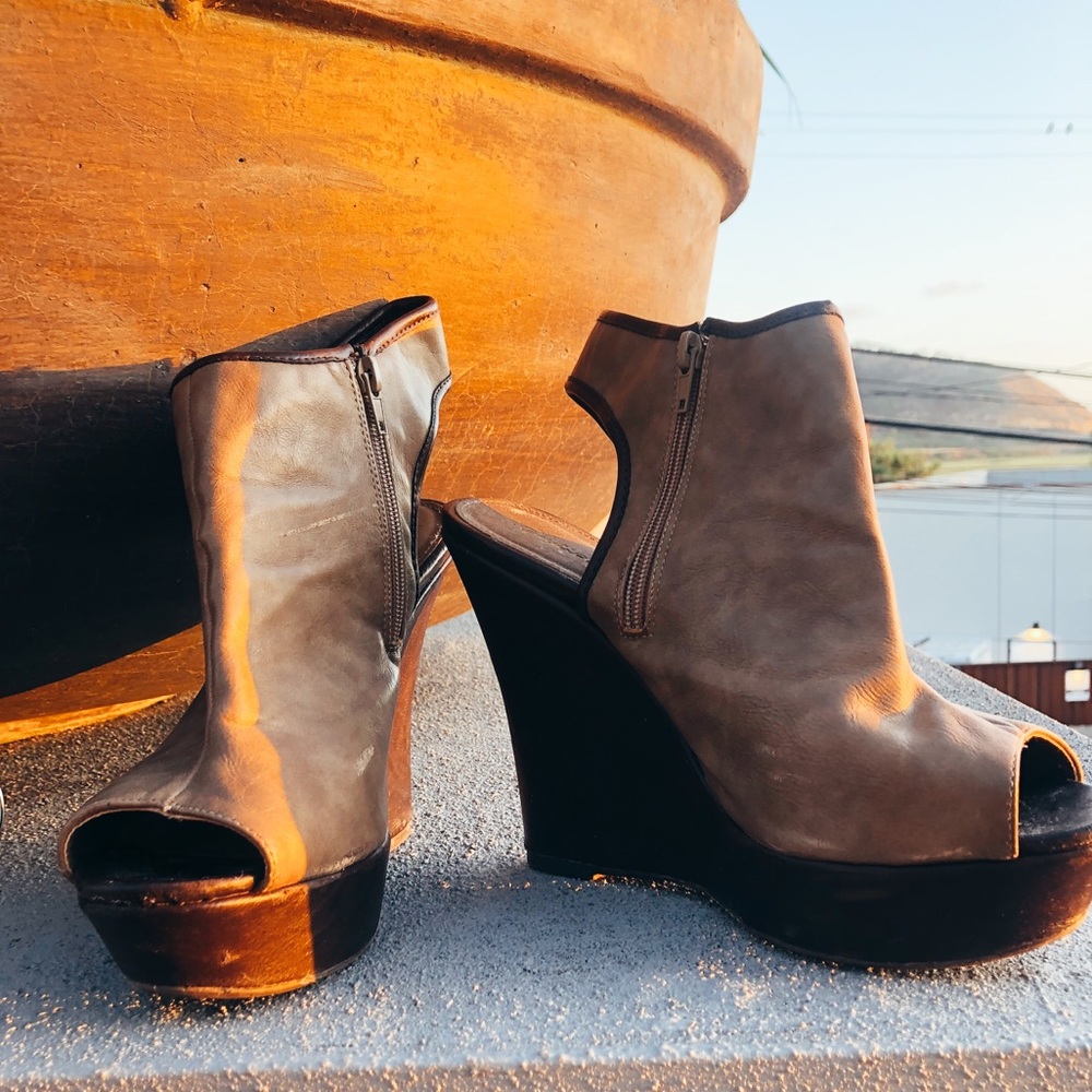 Qupid Wedge Heels/Size: 11. - Picture 2 of 3